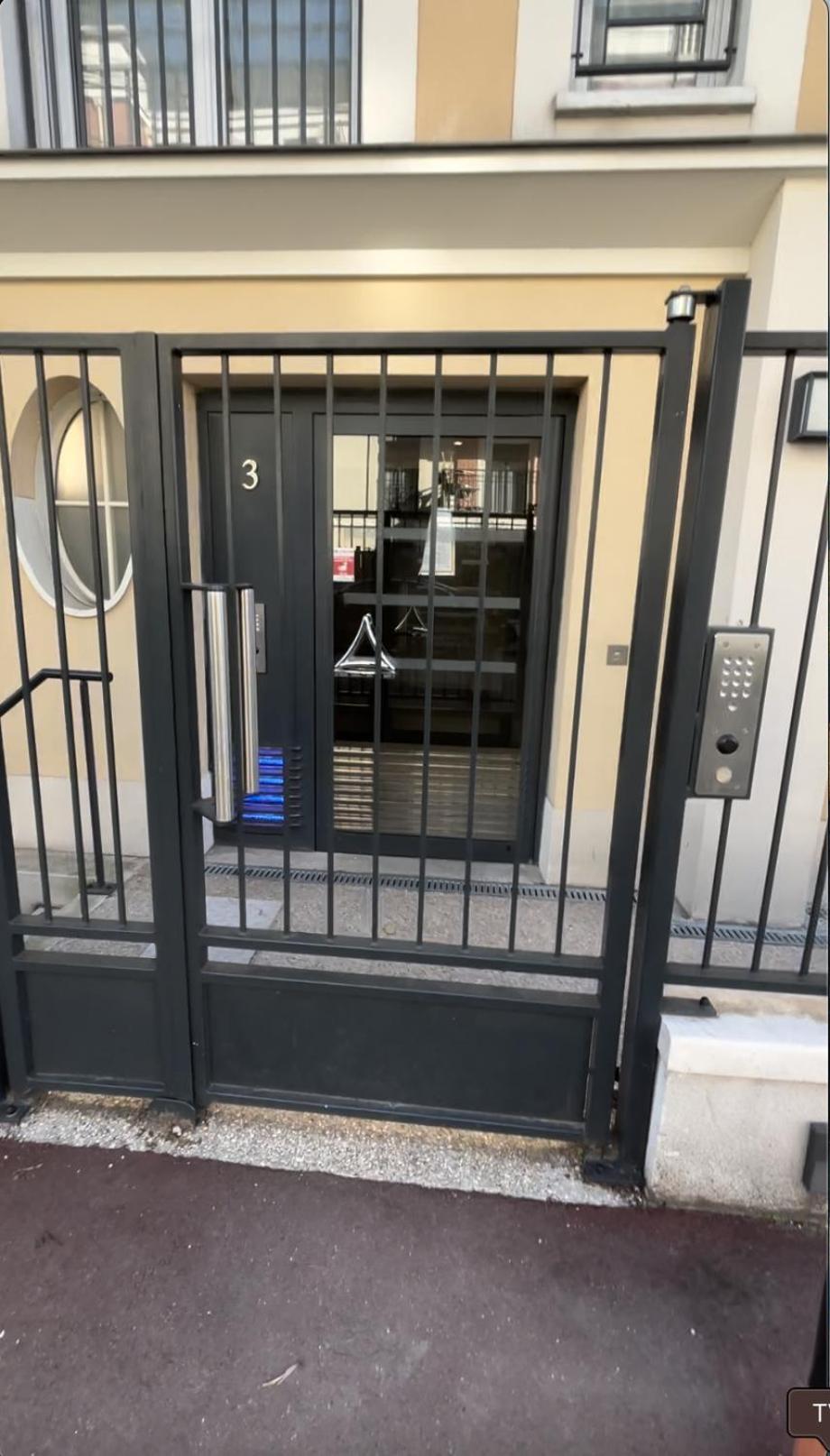 Appartement Le Prestige Terrasse-cocon Familial Cosy, Billard & Jacuzzi Avec Vue Sur Paris Le Blanc-Mesnil