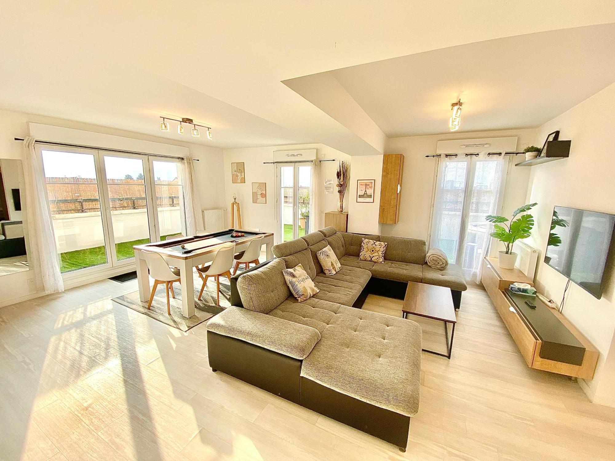 Le Prestige Terrasse-cocon Familial Cosy, Billard & Jacuzzi Avec Vue Sur Paris Le Blanc-Mesnil