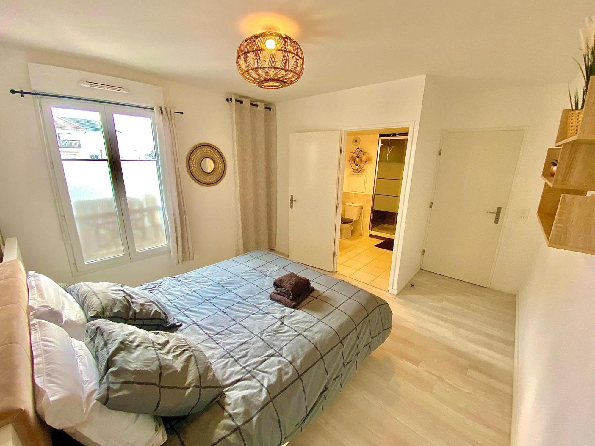 Appartement Le Prestige Terrasse-cocon Familial Cosy, Billard & Jacuzzi Avec Vue Sur Paris Le Blanc-Mesnil