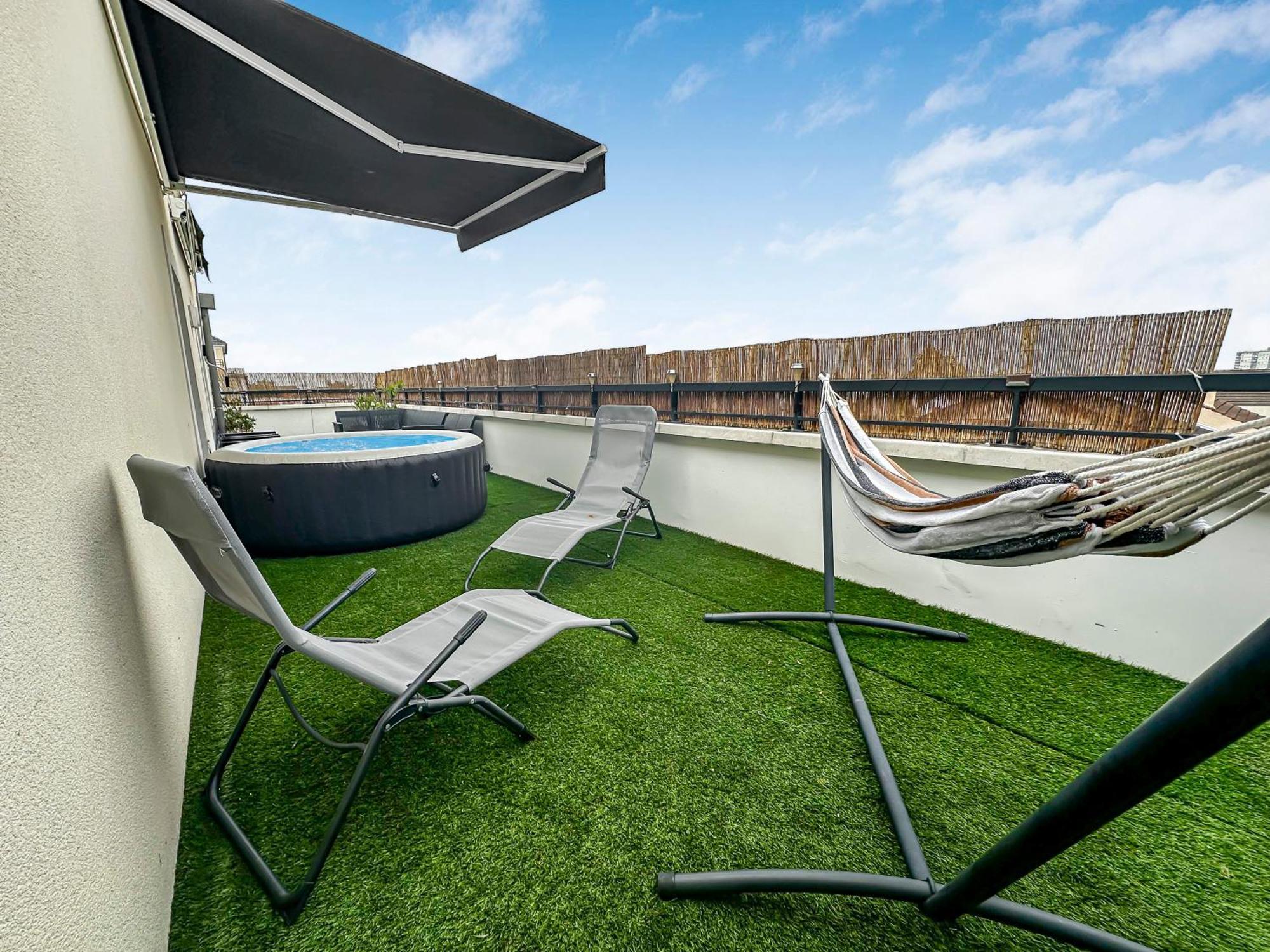 Le Prestige Terrasse-cocon Familial Cosy, Billard & Jacuzzi Avec Vue Sur Paris Appartement