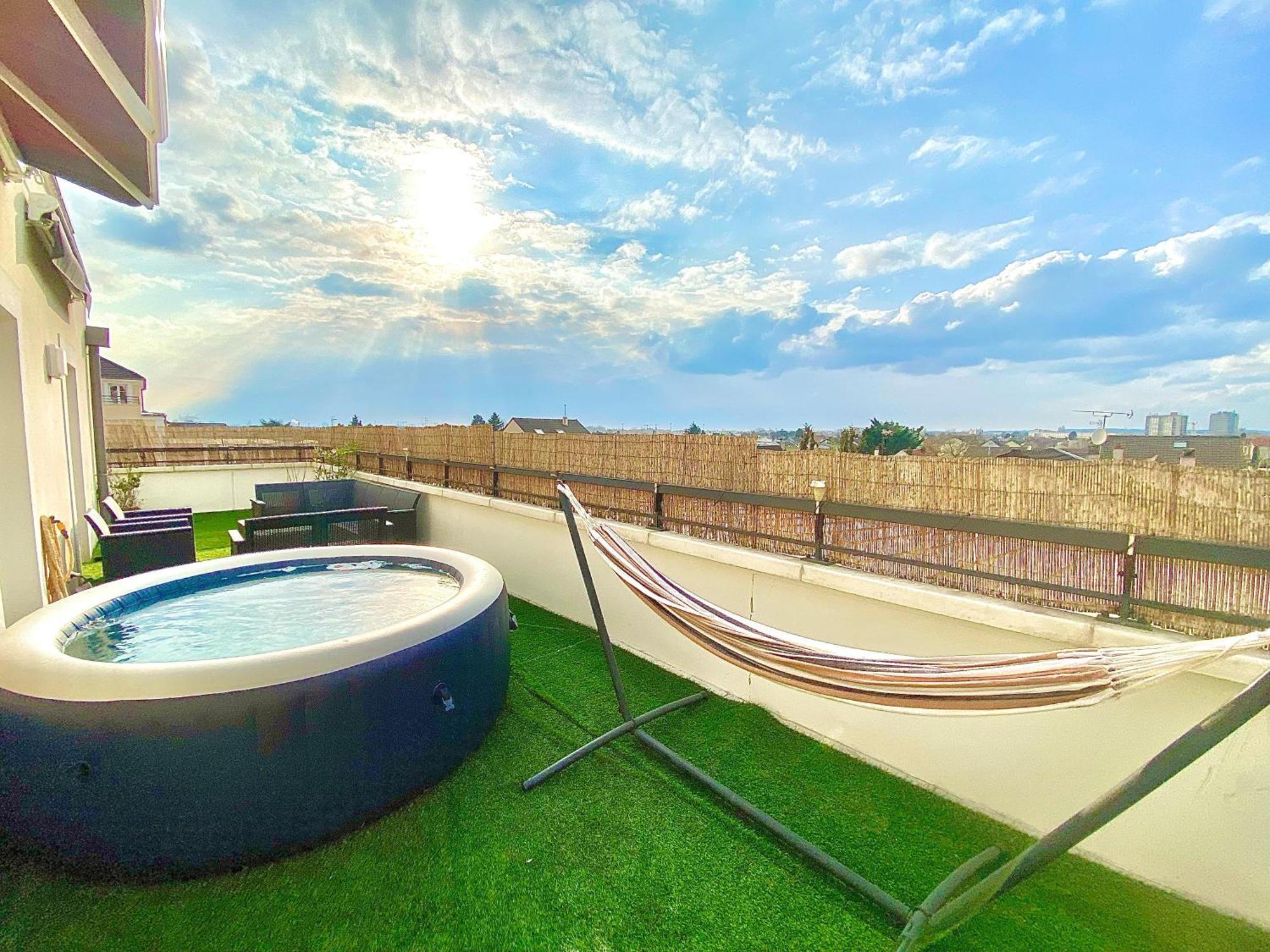 Le Prestige Terrasse-cocon Familial Cosy, Billard & Jacuzzi Avec Vue Sur Paris *