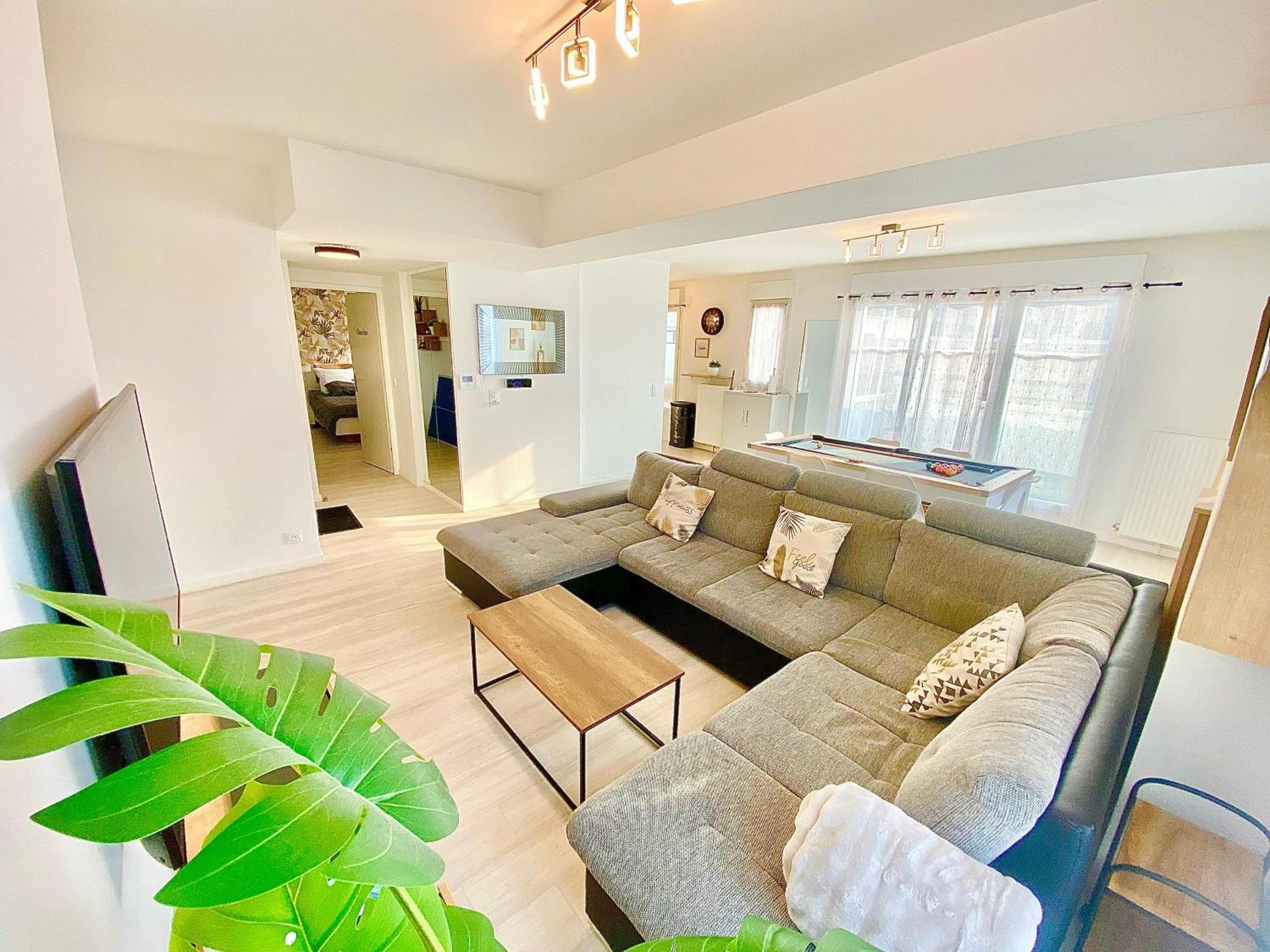 Le Prestige Terrasse-cocon Familial Cosy, Billard & Jacuzzi Avec Vue Sur Paris Le Blanc-Mesnil