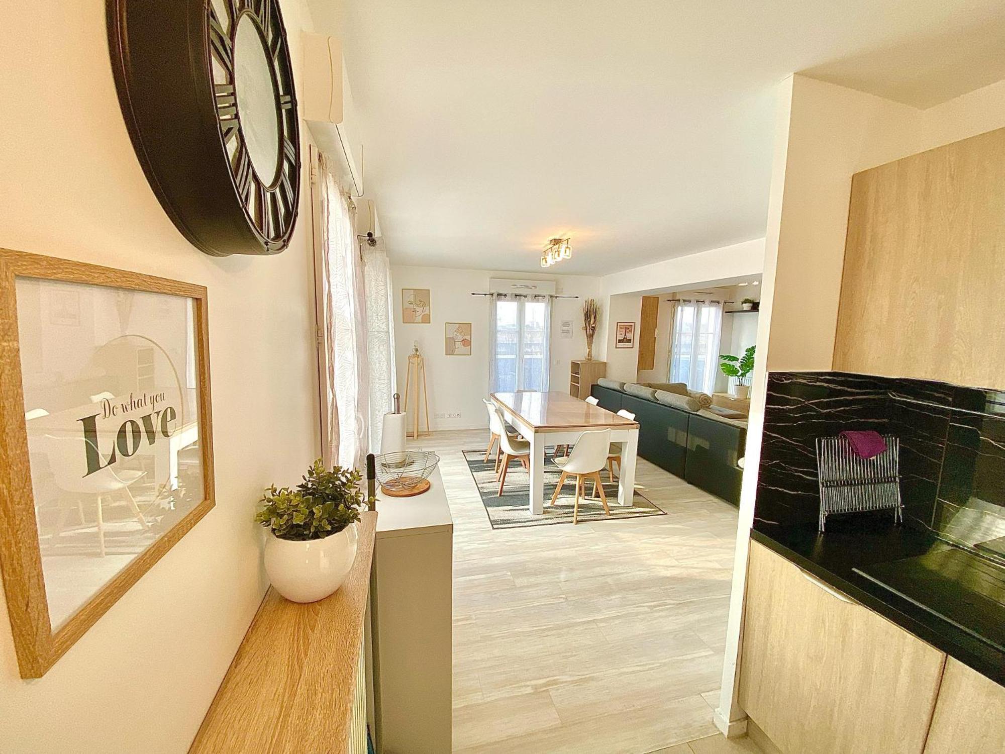 Le Prestige Terrasse-cocon Familial Cosy, Billard & Jacuzzi Avec Vue Sur Paris Apartment Le Blanc-Mesnil