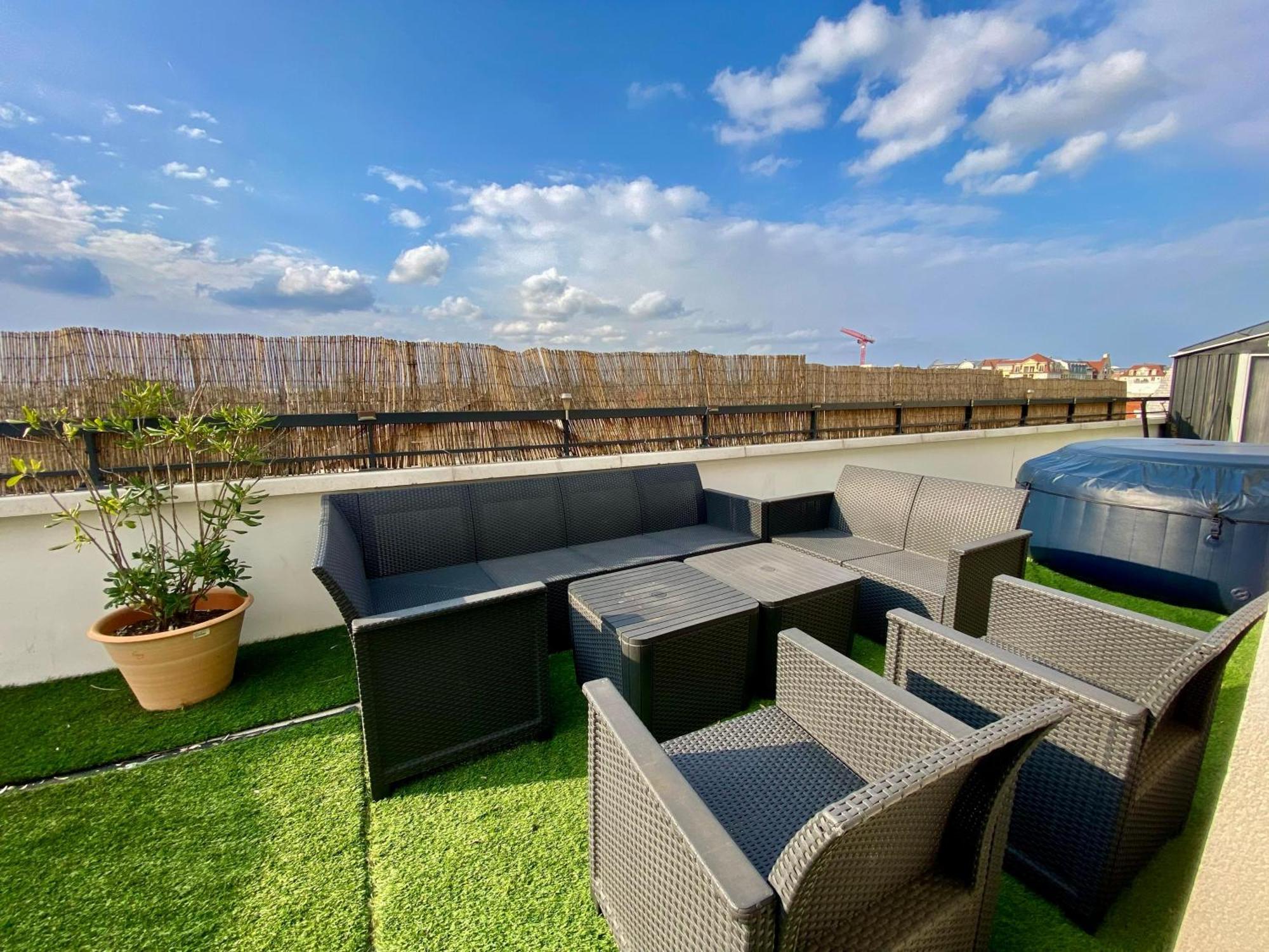 Le Prestige Terrasse-cocon Familial Cosy, Billard & Jacuzzi Avec Vue Sur Paris Le Blanc-Mesnil
